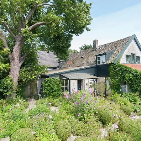 Graceful Holiday In With Fenced Garden 슐